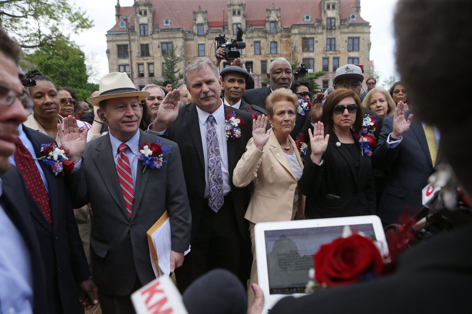 St. Louis Board of Aldermen get sworn in outside